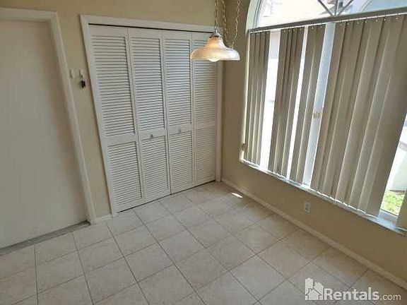 5th image of 1300 Crawford Dr