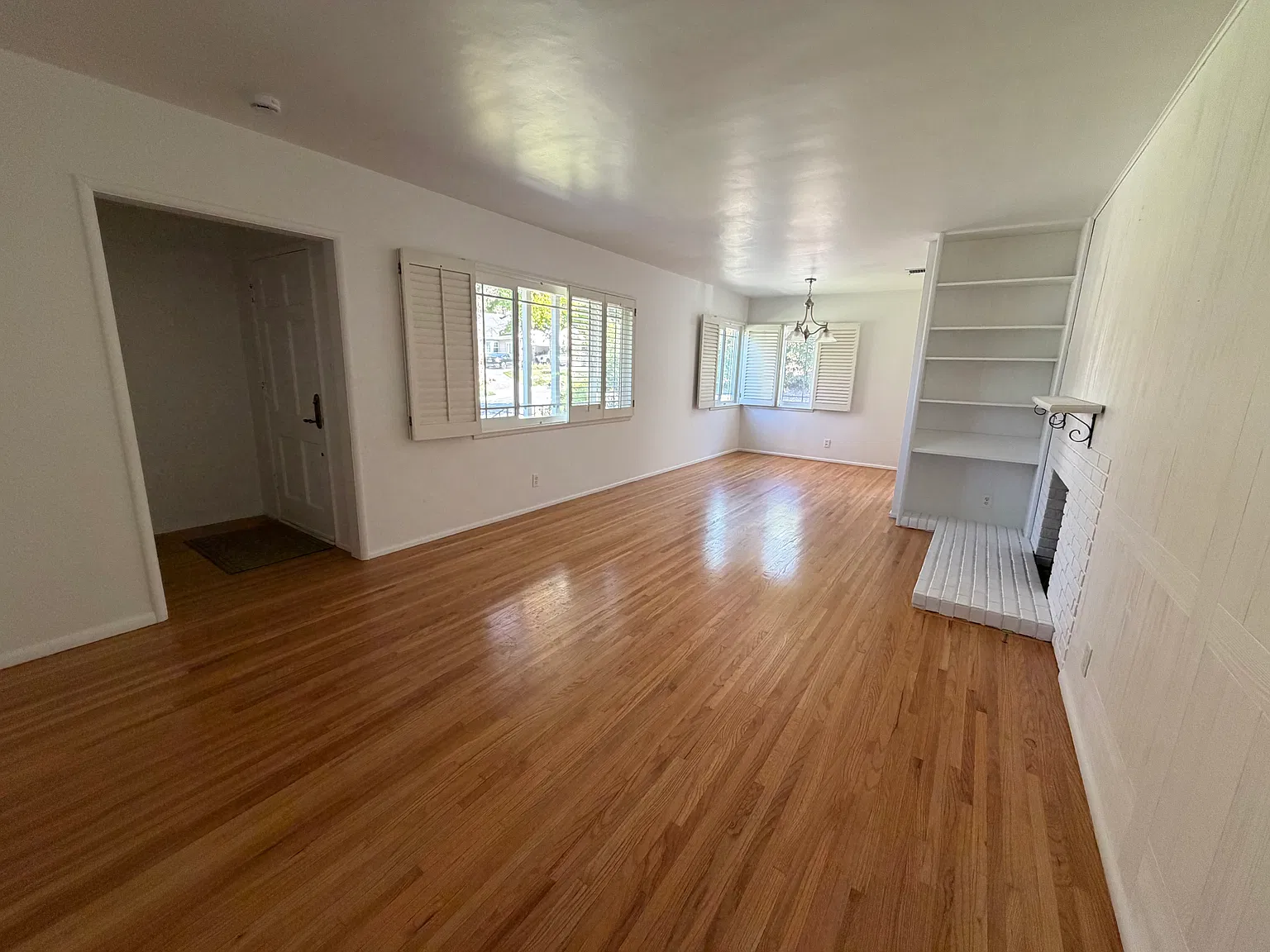 3 bed, 1319 sqft, $6,200 — Photo 4