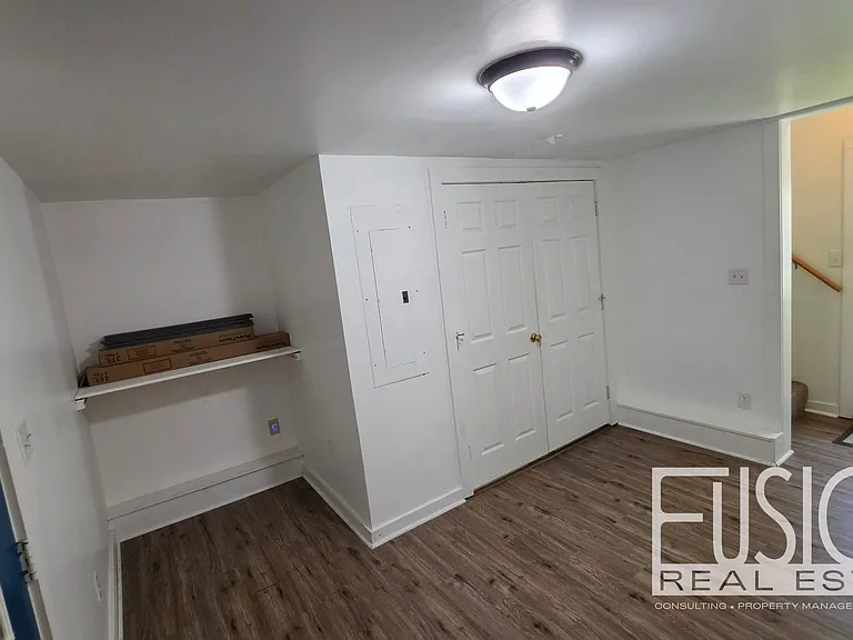 446 Colchester Ave — Photo 16