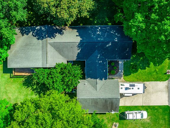 3rd image of 96 Harmon Dr N