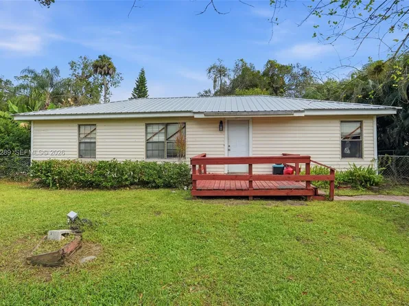 868 Avalon Ave, Labelle, FL 33935