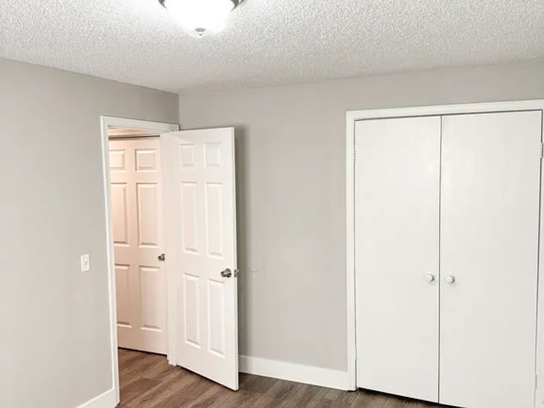 425 Castle Dr — Photo 9