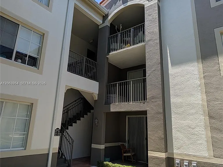6831 SW 44th St #203 — Photo 16