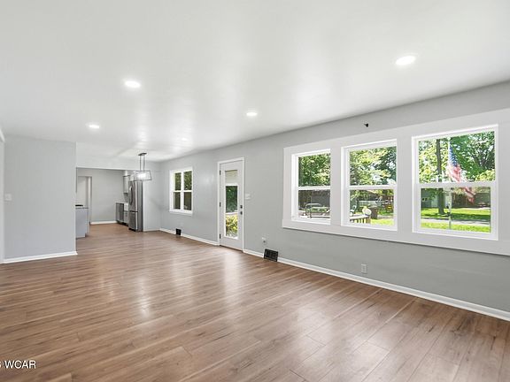 3rd image of 2020 Shorewood Ln