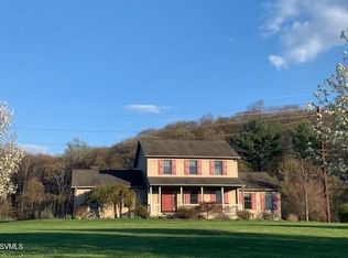 19 Red Barn Ln, Danville, PA 17821