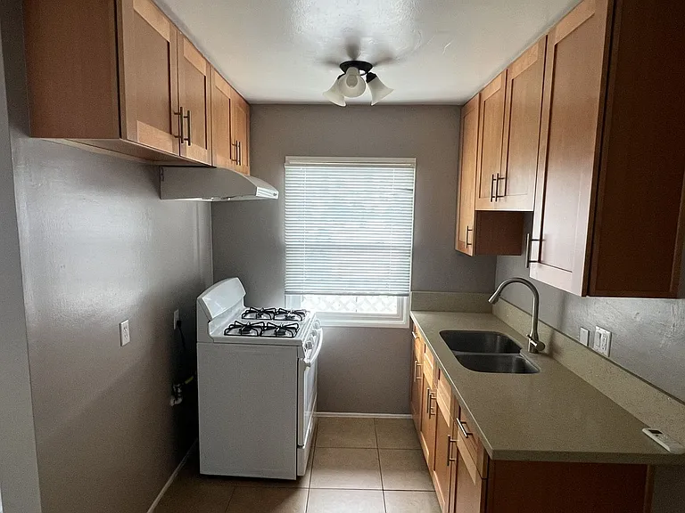 5500-5526 Rosemead Blvd — Photo 6