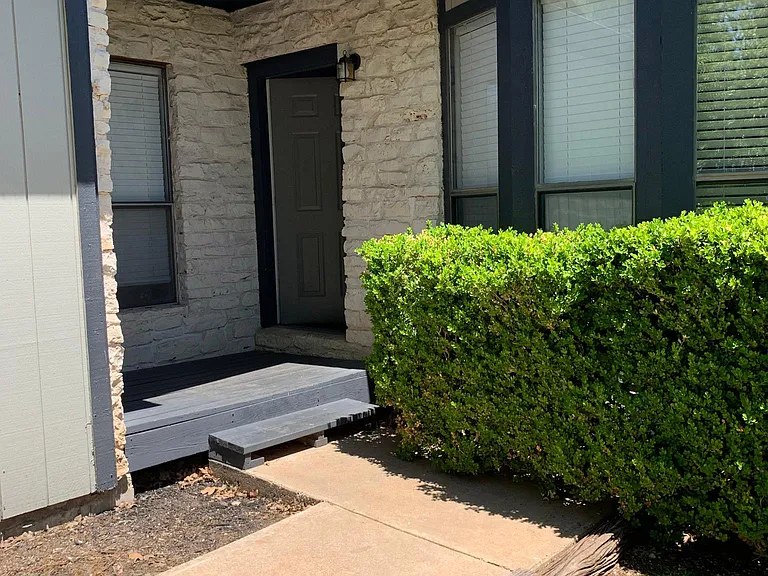 3109 Whisper Oaks Ln #A — Photo 1