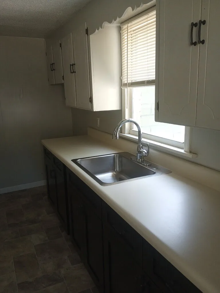 2 bed, 1.0 bath, $1,050 — Photo 4