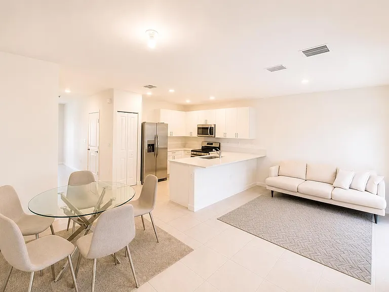 5085 SW 37th St — Photo 16