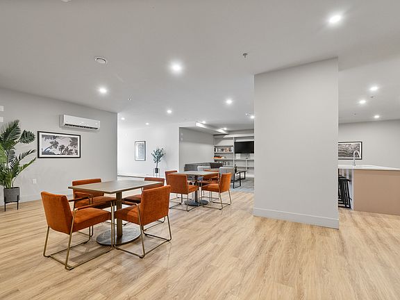 4th image of 2562 Maynard St #607