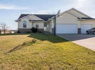 2510 Meadow View Dr, Urbana, IA 52345