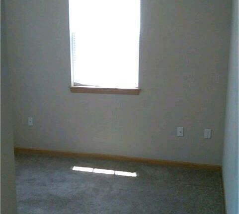 4th image of 910 NE Deer Creek Dr