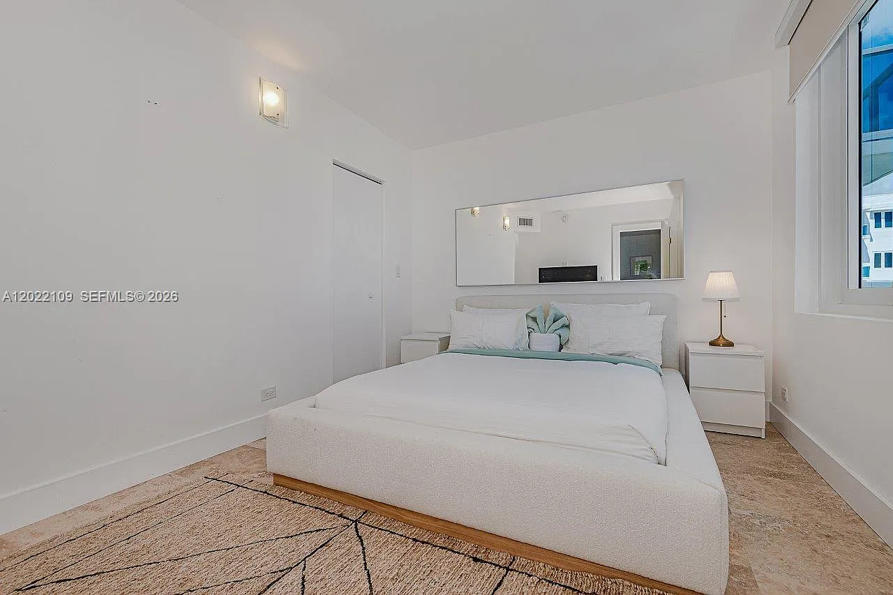Roney Palace Condo — Photo 4