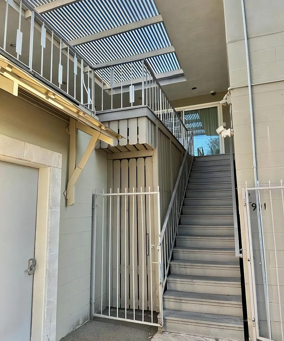 2 bed, 2303 sqft, $3,950 — Photo 4