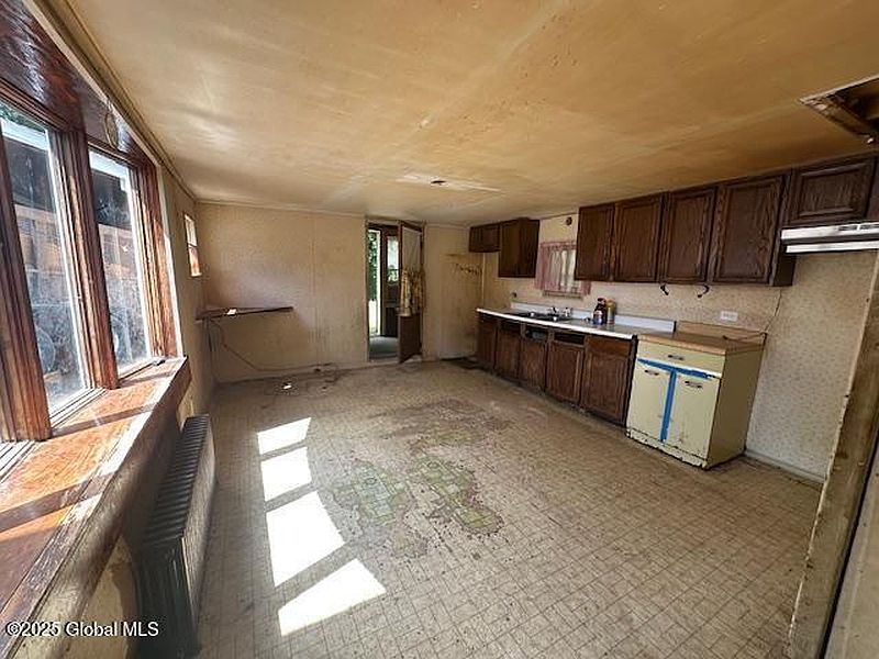 2nd image of 3141 Broad Street