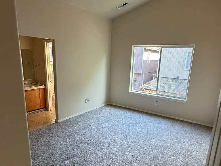 7502 NE Catherine Ct — Photo 6