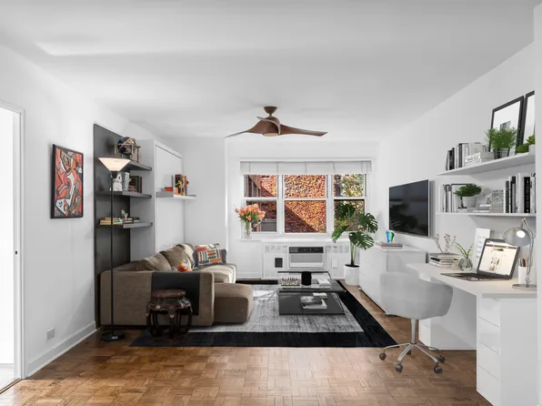 251 East 51st Street image 3 of 23