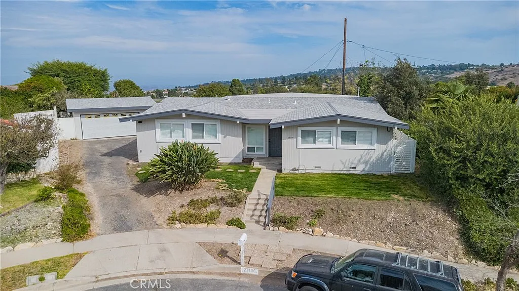 3 bed, 2.5 bath, 2266 sqft, $6,800 — Photo 1