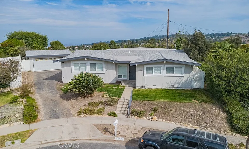 27106 Mesaba Dr