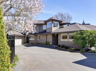 1005 Joan Cres, Victoria, BC V8S3L3