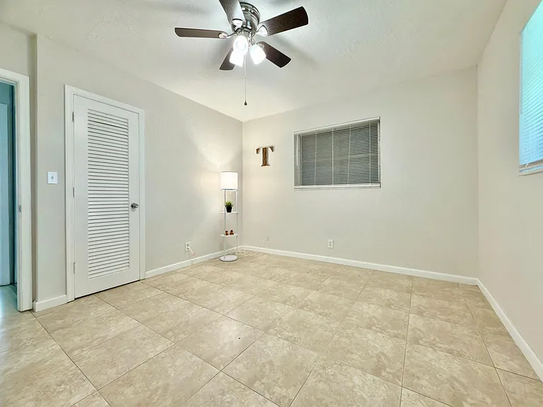 4510 NW 46th St — Photo 17