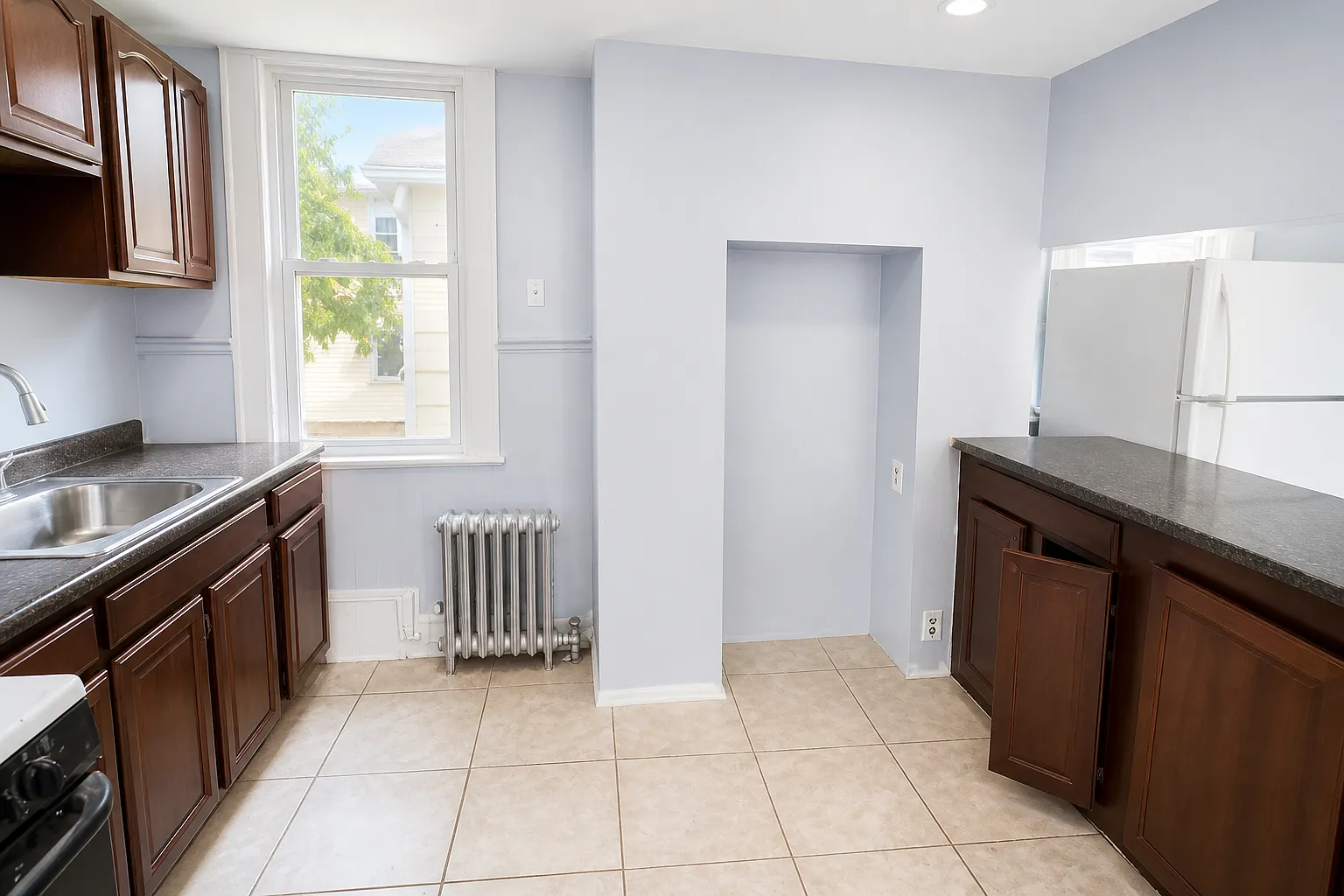 5 bed, 2000 sqft, $2,000 — Photo 2