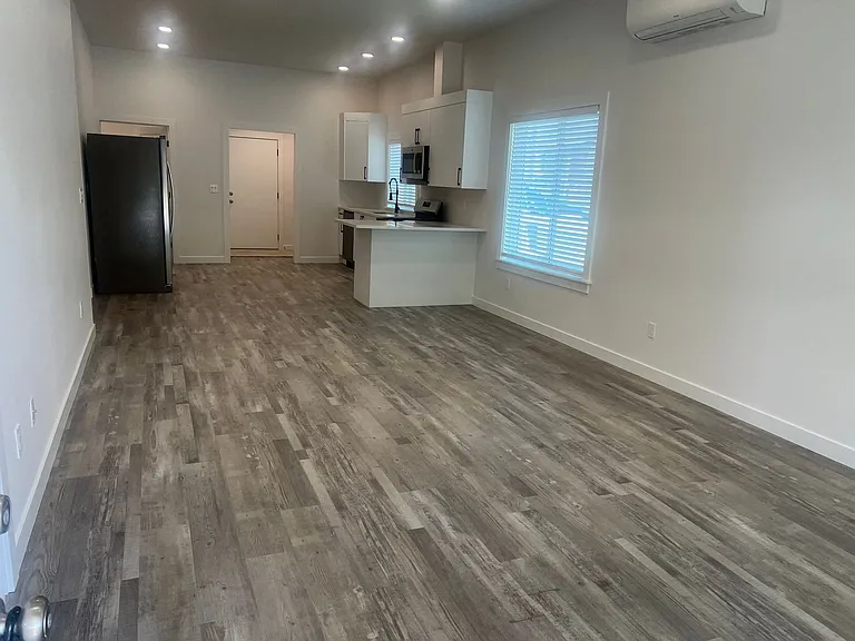 5661 1st Ave — Photo 2