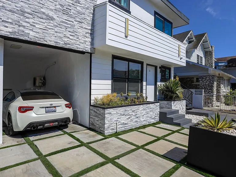2730 Raymond Ave — Photo 31