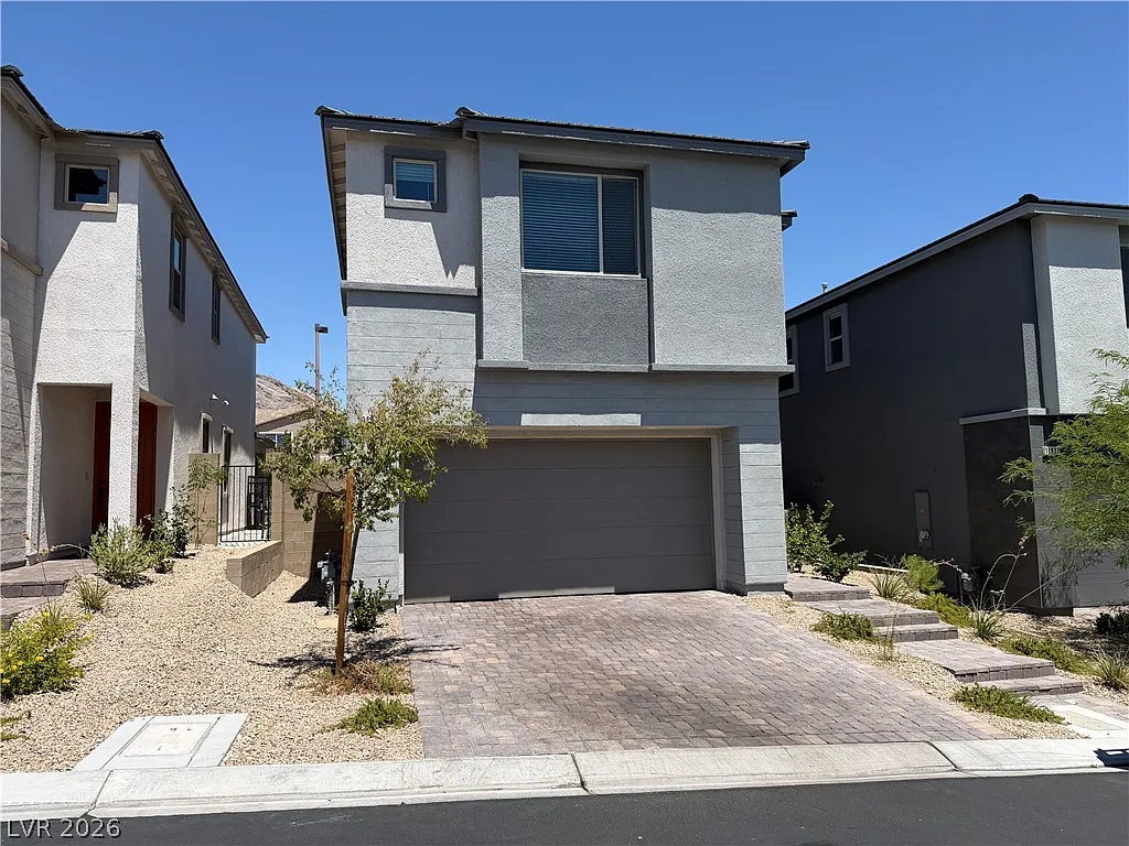 5 bed, 4.0 bath, 2460 sqft, $3,200 — Photo 1