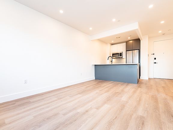 3rd image of 28 Spencer Pl #4C