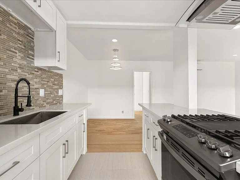 652 N Hayworth Ave #2 — Photo 4