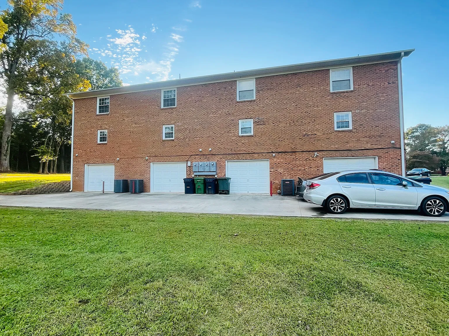 2 bed, 1.5 bath, 1100 sqft, $1,100 — Photo 2