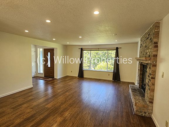 4th image of 9115 166th St E