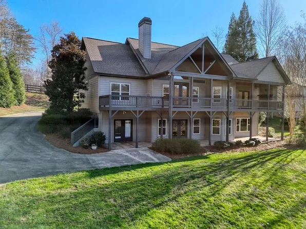 892 Cypress Pointe Ln, Hayesville, NC 28904