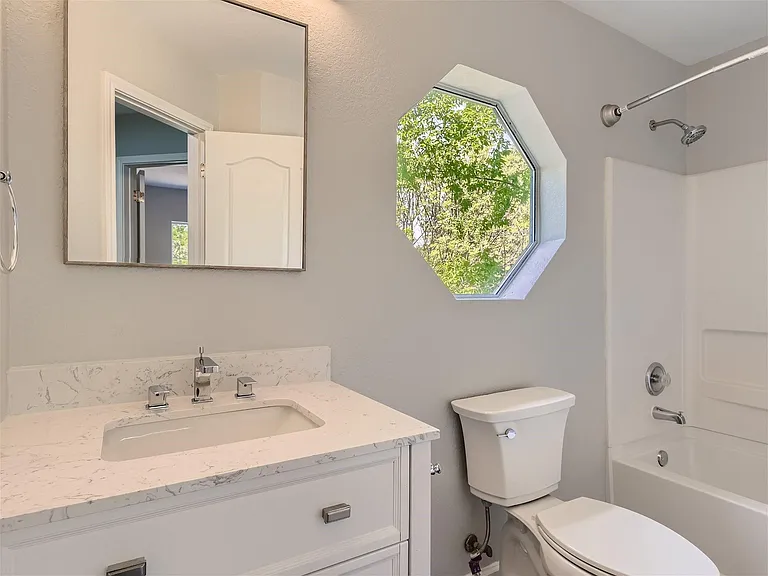 1520 Curameng Cv — Photo 17