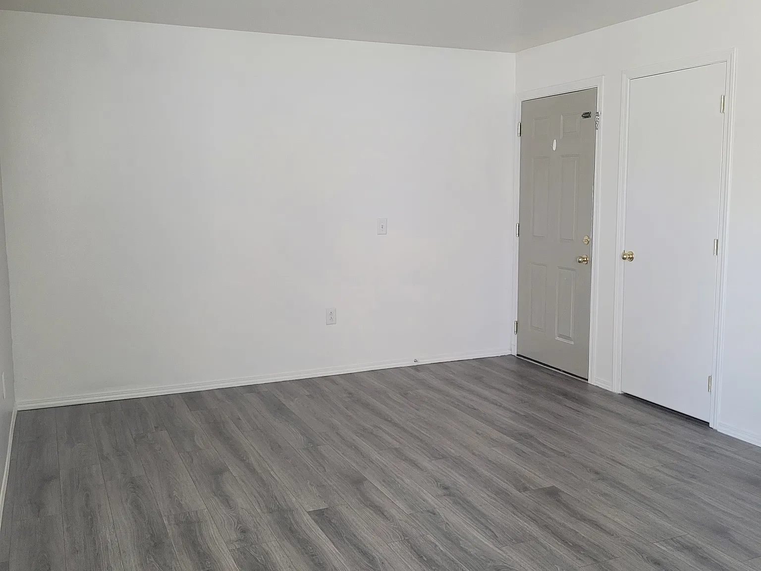 2 bed, 900 sqft, $1,370 — Photo 3