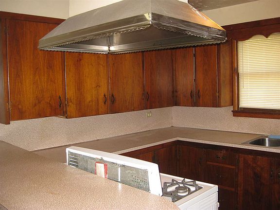 4th image of 611 N 10th Ave