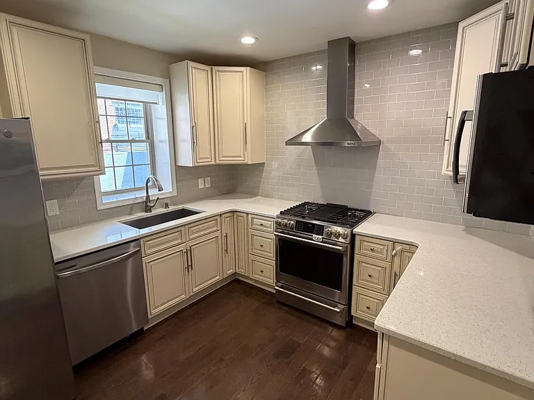 709 S Warnock St — Photo 6