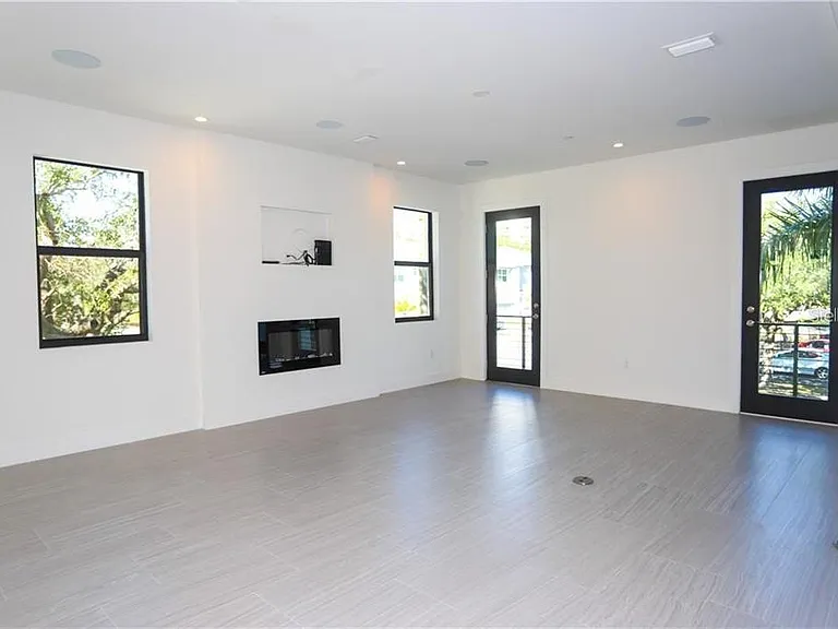 2814 W Barcelona St — Photo 18
