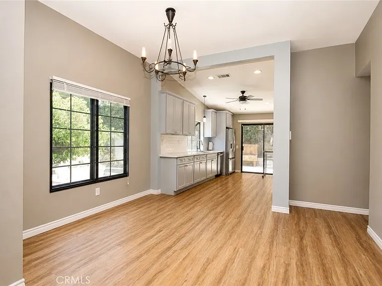 970 Sandstone Dr — Photo 4