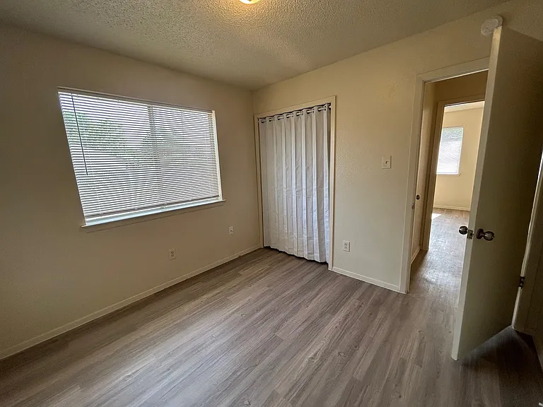 521 Greenlawn Blvd — Photo 15