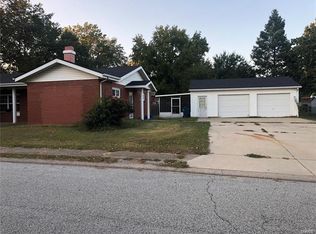 911 Hawthorne Ave, Wood River, IL
