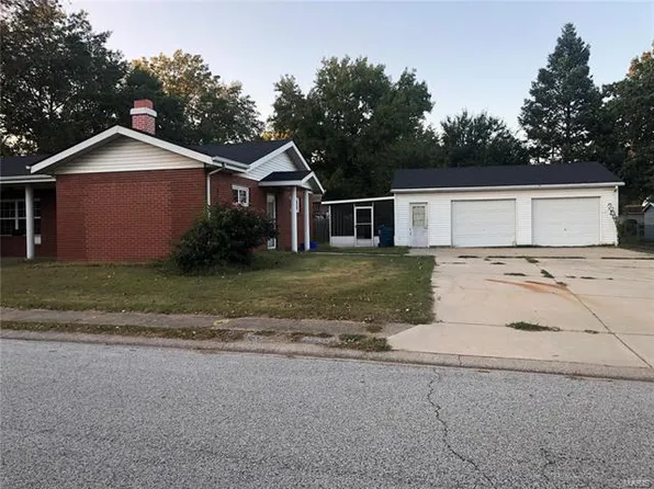911 Hawthorne Ave, Wood River, IL 62095