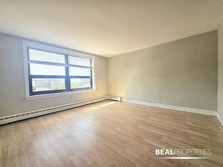 445 W Wellington — Photo 15