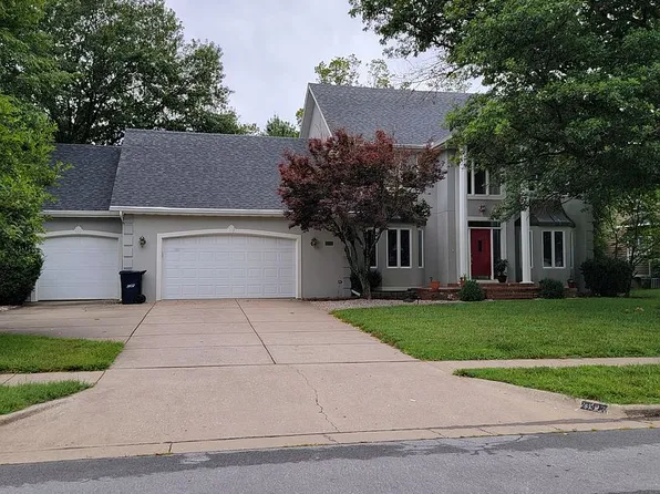 3587 S Forestdale St, Springfield, MO 65809