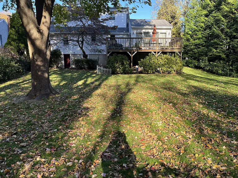 411 East St — Photo 3