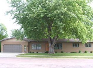 324 E 14th Ave, Mitchell, SD 57301