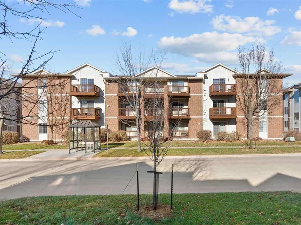 468 W Side Dr, Iowa City, IA 52246