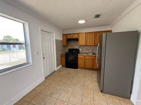 5th image of 1528 Avenue S