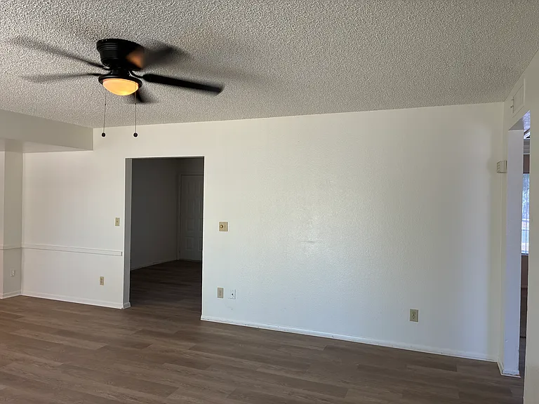 3672 W Oakland St — Photo 11